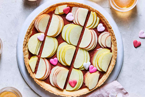 Tarte aux pralines roses et pommes crues