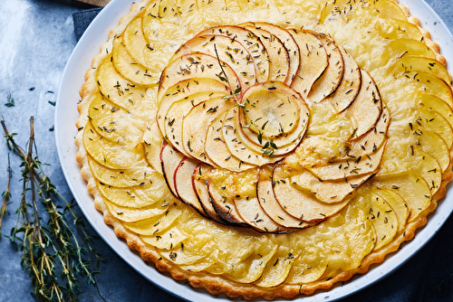 Tarte fine aux deux pommes et Vacherin Fribourgeois