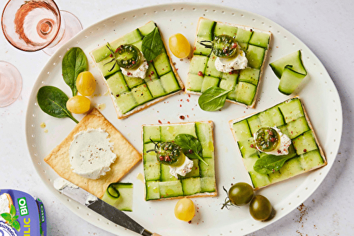 Tartelettes au concombre et fromage frais au basilic infusé