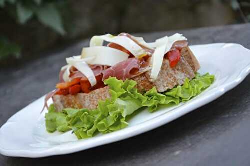 Tartines basques au jambon, poivrons et brebis