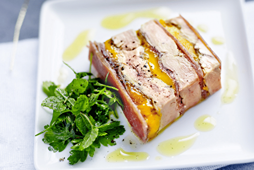 Terrine de foie gras poêlé à la mangue et au jambon cru