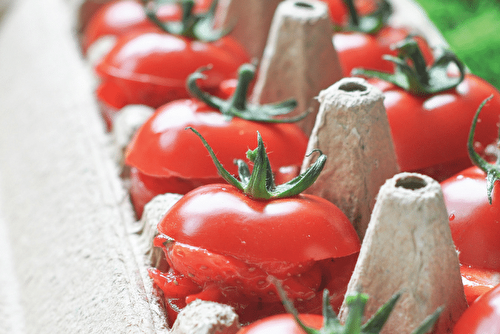 Tomates farcies aux fraises et au basilic