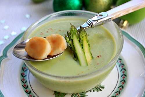 Velouté d’asperges aux Saint-Jacques