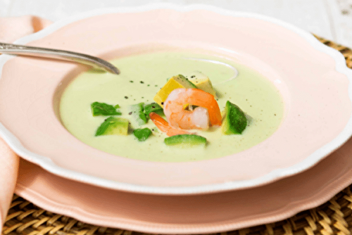 Velouté d’avocat aux crevettes, à déguster glacé