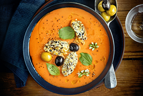 Velouté de tomates au chèvre et olives