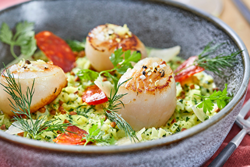 Risotto de chou-fleur aux coquilles Saint-Jacques de la baie de Saint-Brieuc, sarrasin et chorizo