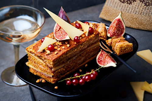 Millefeuilles de pain d’épices au foie gras, Etivaz AOP et gelée de groseilles