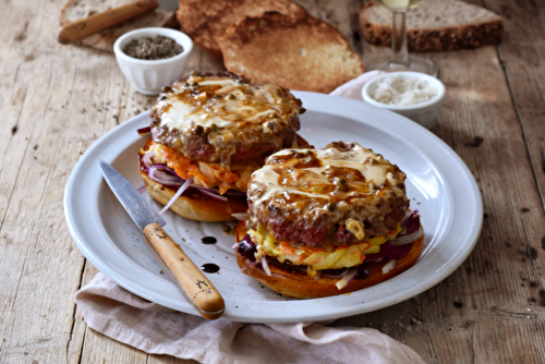 Burger au magret de canard du Sud-Ouest IGP, galettes de carottes et pommes de terre croustillantes