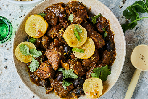 Tajine d’épaule d’agneau au citron confit et aux olives violettes