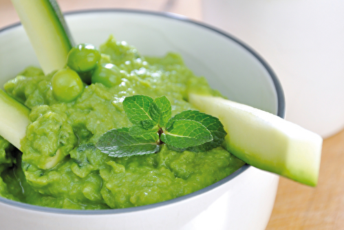 Crème de petits pois à la menthe, gressins de courgette