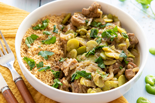 Tajine d’épaule d’agneau aux fèves et semoule de blé