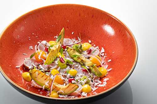 Ceviche de maigre aux avocats, mangues, fruits de la passion et grenade