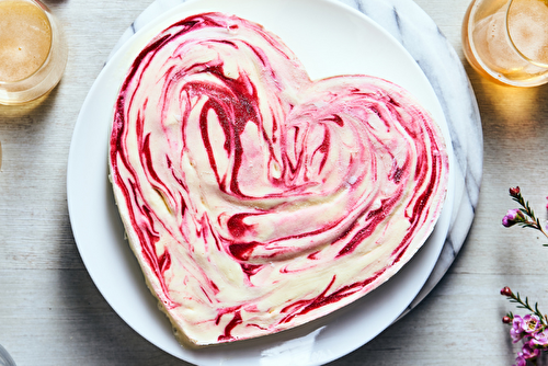 Coeur glacé à la rose et à la framboise accompagné d’un cidre moelleux et fruité