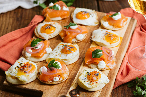 Mini blinis aux oeufs de caille