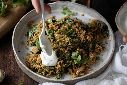 Pilaf de boulgour aux herbes et yaourt grec