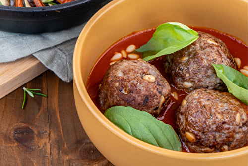 Boulettes d’agneau aux pignons de pin, ratatouille de mon enfance