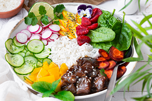 Bowl fraîcheur au riz long, thon mariné et crudités