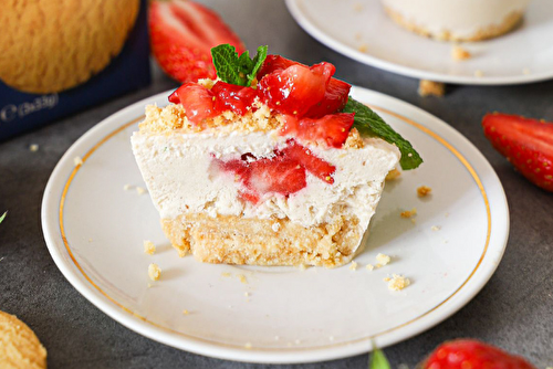 Cheesecakes crus à la crème de coco, sablé et fruits