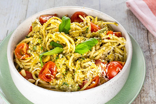 Pâtes au pesto de haricots verts, tomates cerises et burrata