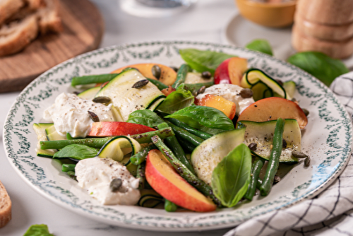 Salade de courgettes et haricots verts grillés, nectarine et Ricotta