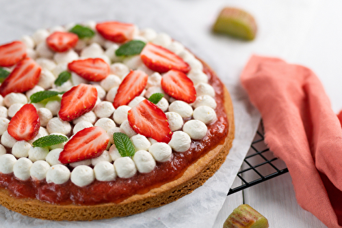 Tarte fraise-rhubarbe et chantilly à la menthe