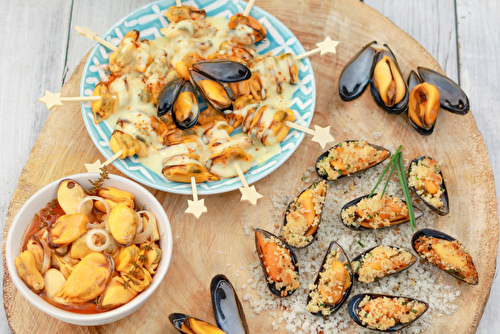 Trio de moules de bouchot de la Baie du Mont-Saint-Michel en tapas, marinées, croustillantes et en brochettes à la sauce coco curry