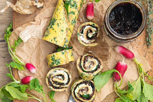 Bouchées d’omelette à la tapenade d’ail noir