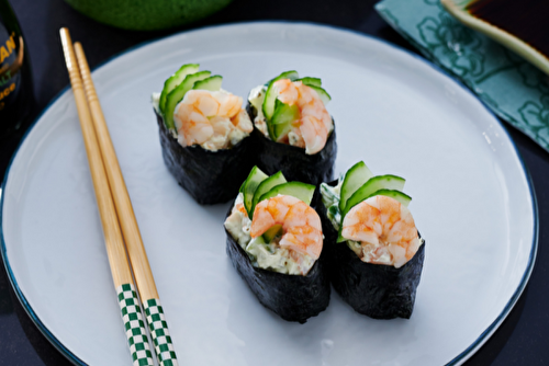 Gunkan maki sushi aux crevettes et au concombre
