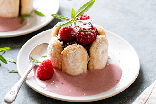 Mini charlottes à la mousse au chocolat, coulis de framboises à la crème anglaise