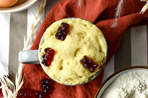 Mug cake aux Haribo Goldbears jus goût cerise