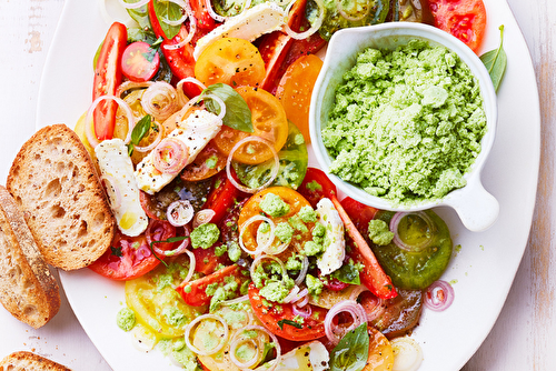 Salade de tomates et granité chèvre-basilic