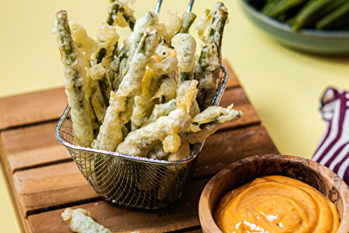 Tempura de haricots verts et mayonnaise épicée