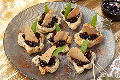 Mini focaccia au foie gras, confiture de cerises noires et piment d’Espelette