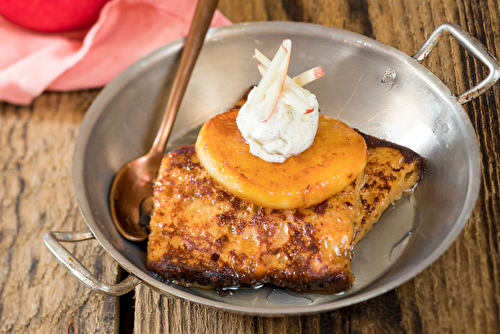 Pain d’épices façon pain perdu au duo de pommes Pink Lady crue et caramélisée, crème au mascarpone vanillé