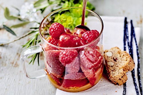 Salade de fruits rouges à la crème de citron, croquants à l’huile d’olive