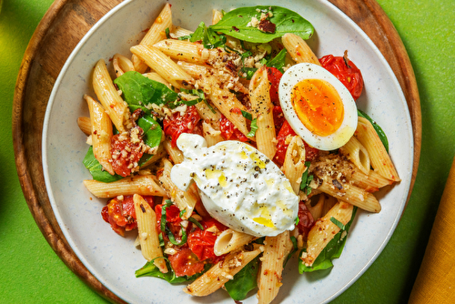 Salade de penne à la burrata et aux tomates cerises