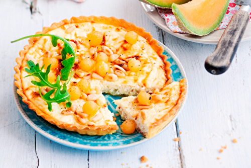 Tarte ricotta-chèvre et billes de melon et pignons de pin