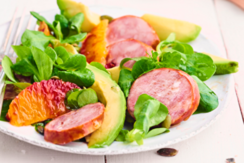 Salade de mâche à la saucisse de Montbéliard, orange sanguine