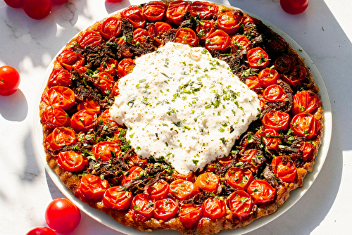 Tarte tatin au confit de canard et tomates à la stracciatella