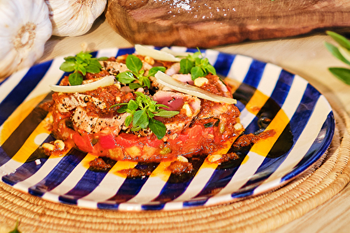 Thon mi-cuit, caponata, pesto de tomates confites