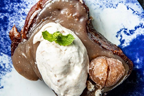 Pain perdu caramélisé à la crème de marron, crème glacée à la vanille et brisures de marrons glacés