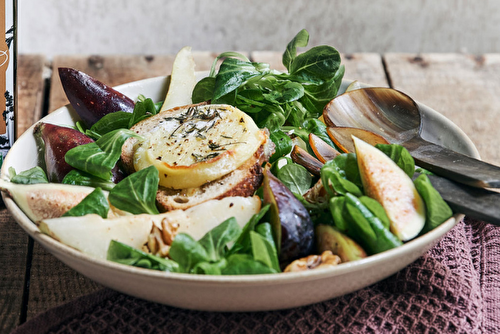 Salade d’automne à l’huile de noix et cabécou chaud