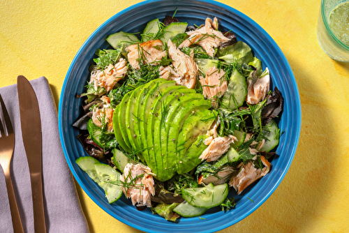 Salade kale au saumon fumé à chaud et à l’avocat