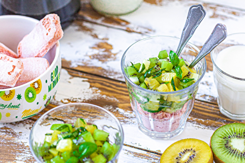 Tartare de kiwis au basilic et aux biscuits roses