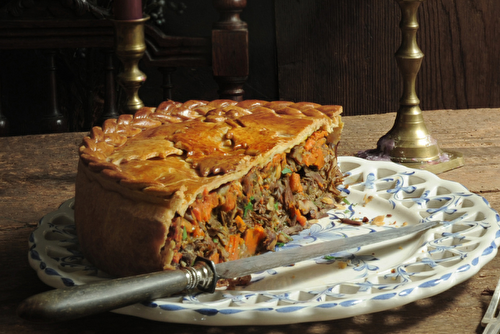 Tourte au sanglier aux légumes d’hiver et sauce chocolat