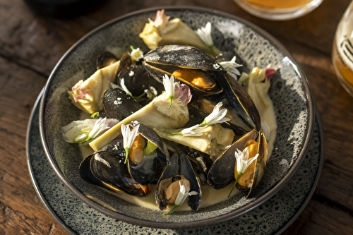 Moules marinières « foin et artichauts »