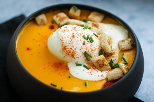 Velouté de potimarron, nuage de Parmesan et œuf coulant