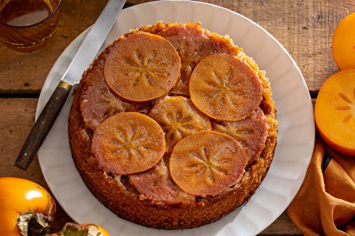 Gâteau renversé aux kakis et au miel, sirop au quatre-épices