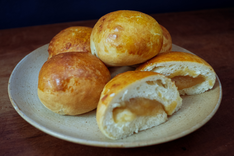 Brioche à la pomme et à la cardamome