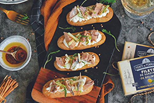 Eclairs salés de sarrasin aux filets de sardines de bolinche à l’huile d’olive vierge extra Pointe de Penmarc’h et crème montée au citron vert